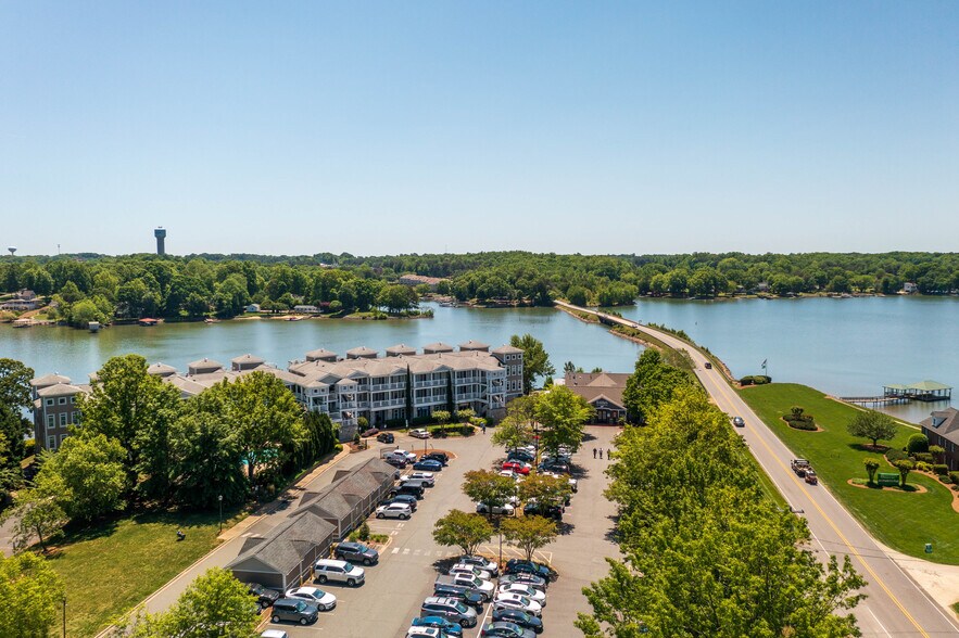 More Photos Of 637 Williamson Rd, Mooresville Storefront Retail Residential For Sale