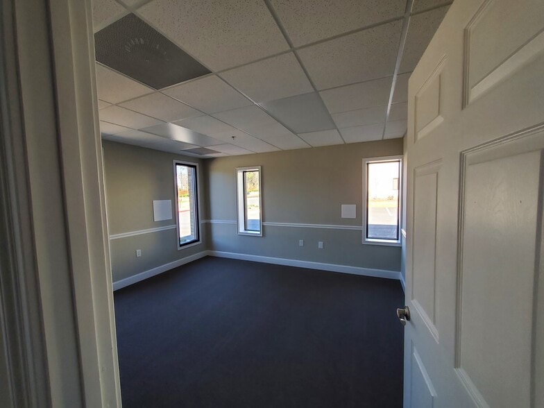 More Photos Of 1937-1943 Hwy 155 Hwy, McDonough Light Distribution For Lease