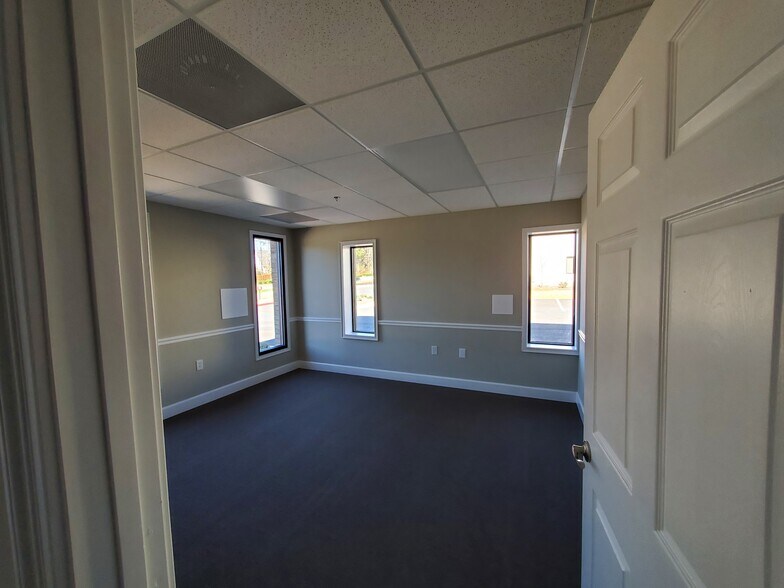 More Photos Of 1937-1943 Hwy 155 Hwy, McDonough Light Distribution For Lease