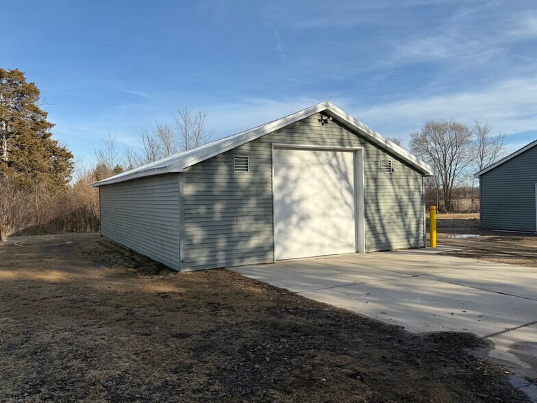 More Photos Of 3803 Rockport Rd, Janesville Flex For Sale