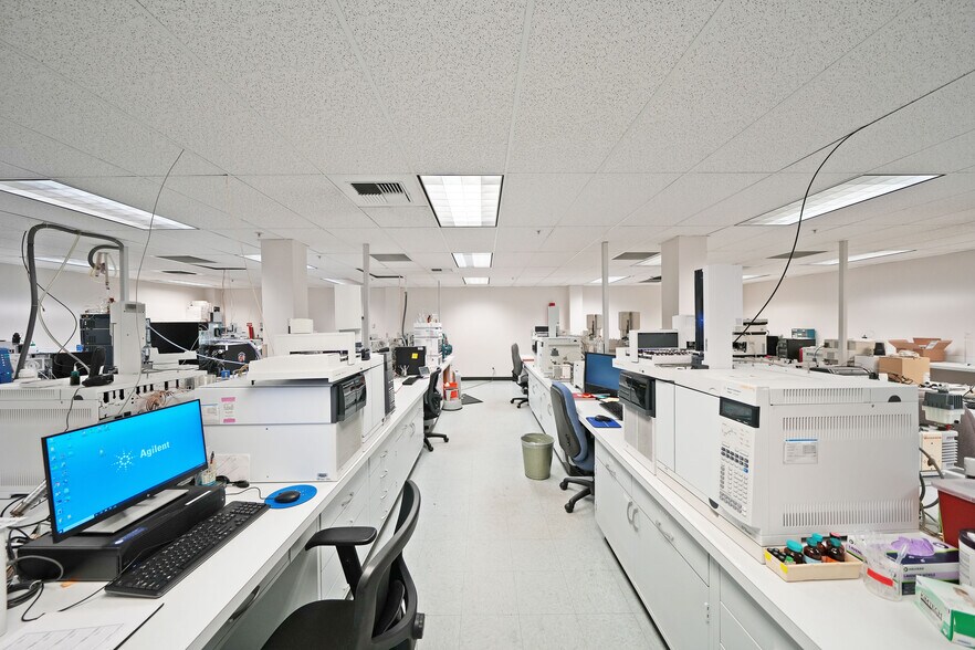 More Photos Of 21 N 1st Ave, Yakima Office For Sale