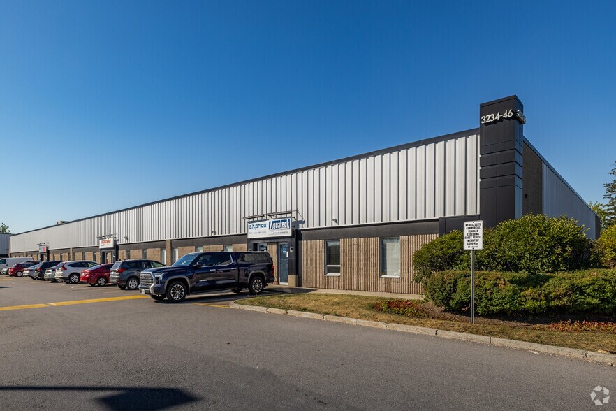 Primary Photo Of 3234-3246 Hawthorne Rd, Ottawa Warehouse For Lease
