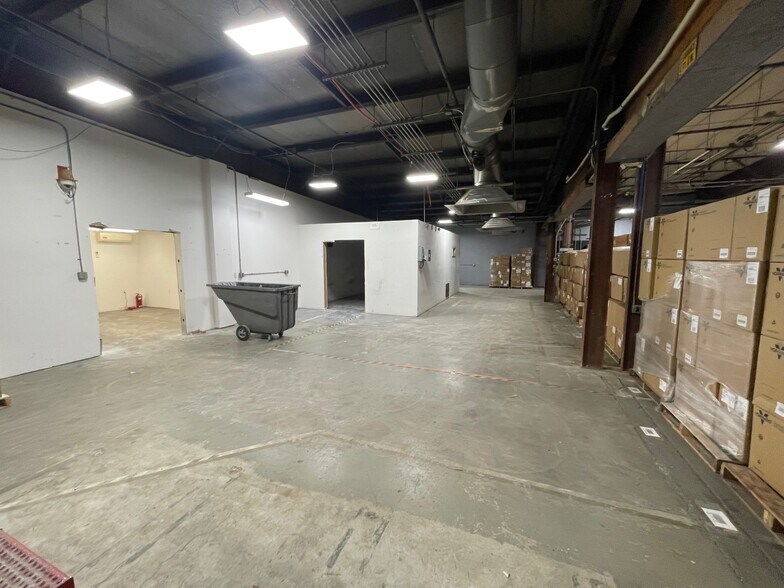 More Photos Of 112 Quality Ln, Rutland Industrial For Lease