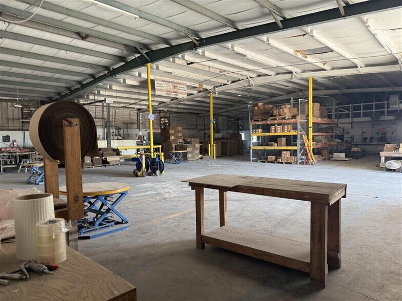 More Photos Of 6805 33rd St E, Sarasota Warehouse For Sale