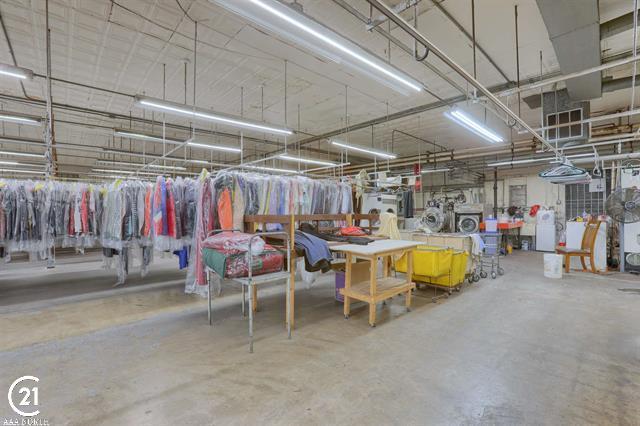 More Photos Of 2854 E 7 Mile Rd, Detroit Freestanding For Sale