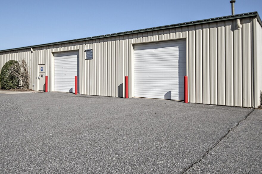 More Photos Of 2 Trident Dr, Arden Light Distribution For Lease