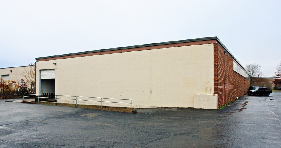 More Photos Of 2155 Fifth Ave, Ronkonkoma Warehouse For Lease