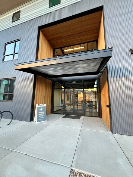Primary Photo Of 565 SE 9th St, Bend Coworking Space