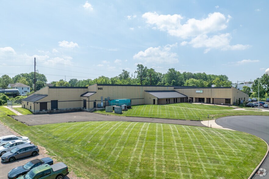 More Photos Of 965 Thomas Dr, Warminster Township Light Manufacturing For Lease