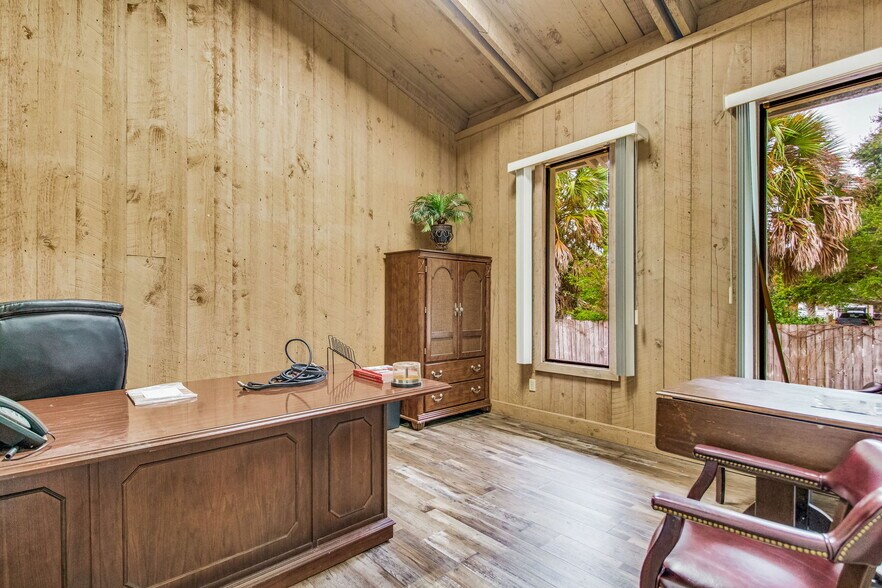 More Photos Of 725 S J St, Pensacola Office Residential For Sale