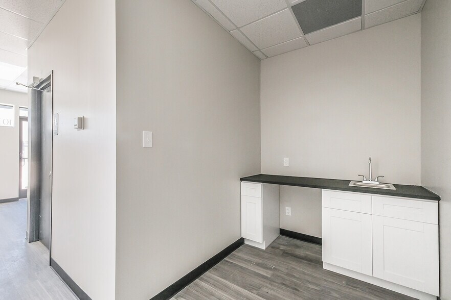 More Photos Of 3313-3345 Porter Rd, Katy Light Manufacturing For Lease