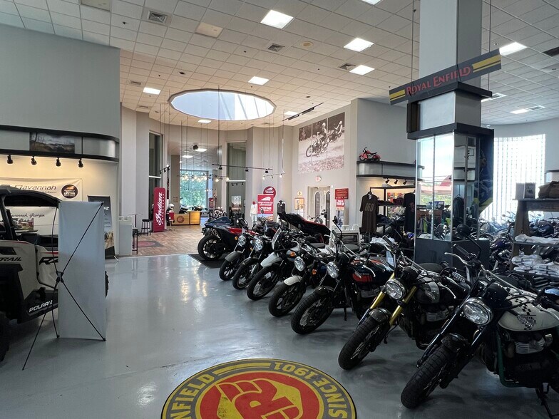 More Photos Of 6 Gateway Blvd W, Savannah Auto Dealership For Lease
