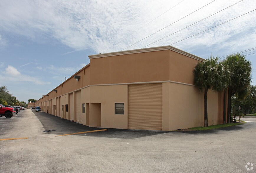 More Photos Of 3595 N Dixie Hwy, Boca Raton Unknown For Lease