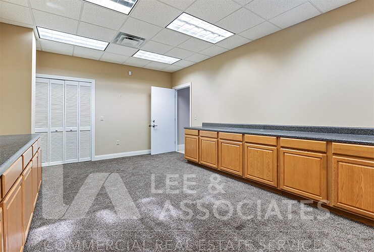 More Photos Of 88 E Broad St, Winter Garden Flex For Sale