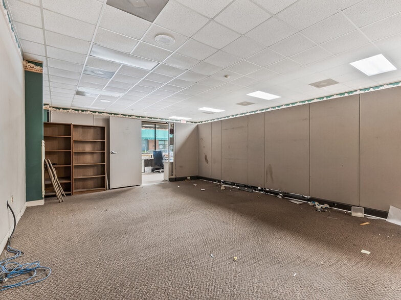 More Photos Of 2016 N Point Blvd, Tallahassee Office For Sale