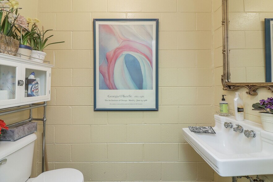 More Photos Of 152 Burlington Ave, Clarendon Hills Storefront Retail Office For Sale