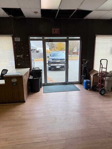 More Photos Of 72 Unity St, Turners Falls Freestanding For Sale