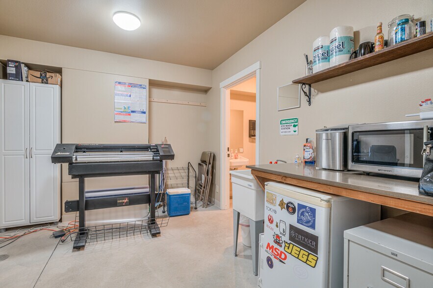 More Photos Of 723 N Curtis Ct, Sisters Industrial For Sale