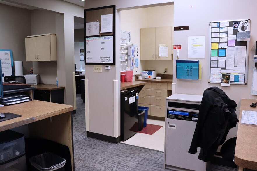 More Photos Of 24076 SE Stark St, Gresham Medical For Lease