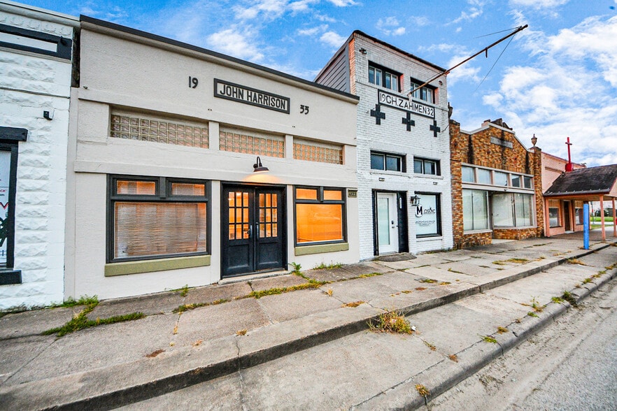 More Photos Of 4123 Highway 90, Brookshire Office For Sale