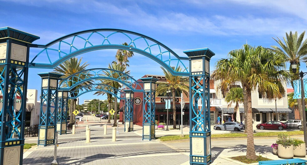 More Photos Of 230 S Beach St, Daytona Beach Storefront For Lease