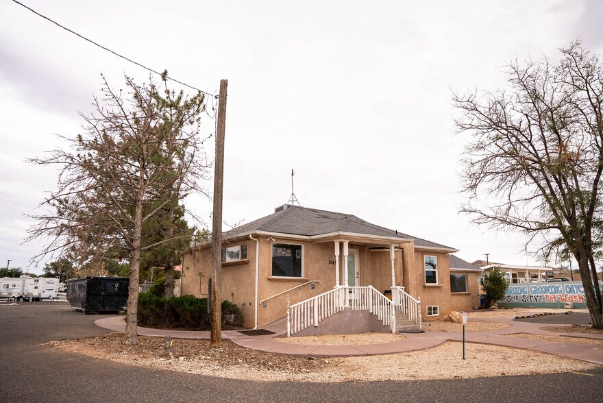 More Photos Of 1545 W State St, Hurricane Veterinarian Kennel For Lease