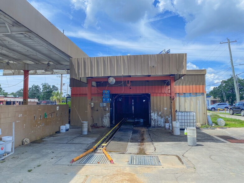 More Photos Of 9 Pass Rd, Gulfport Carwash For Sale