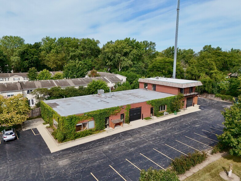 Primary Photo Of 100 N Skokie Hwy, Lake Bluff Warehouse For Lease