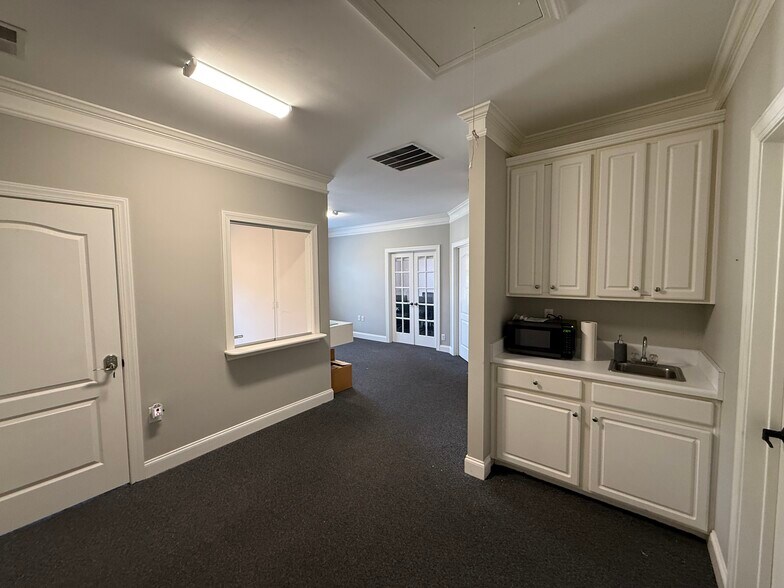 More Photos Of 3105 Creekside Village Dr, Kennesaw Office For Sale