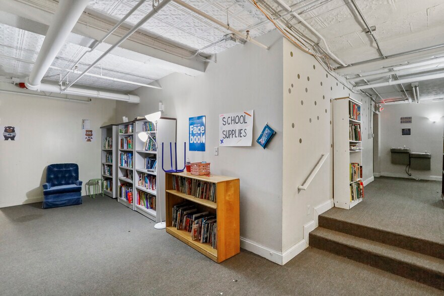 More Photos Of 18-20 W Washington St, Hagerstown Office For Lease