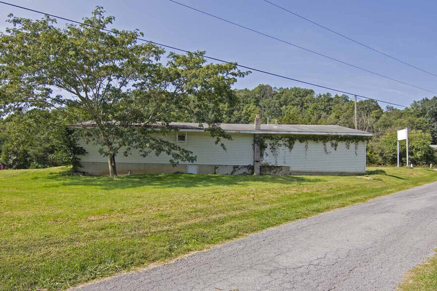 More Photos Of 4830 Highland Trl, Alderson General Retail For Sale