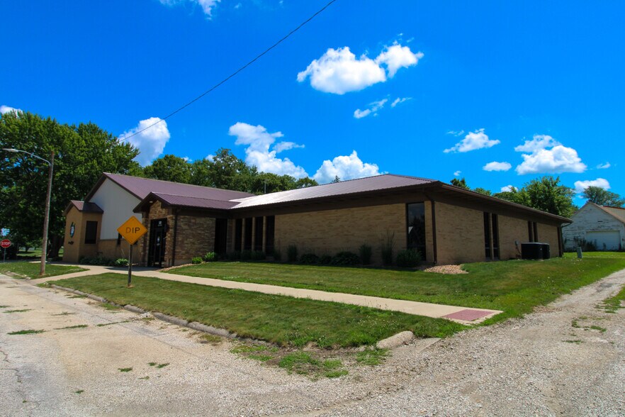 More Photos Of 100 E 3rd St, Galva Office For Sale