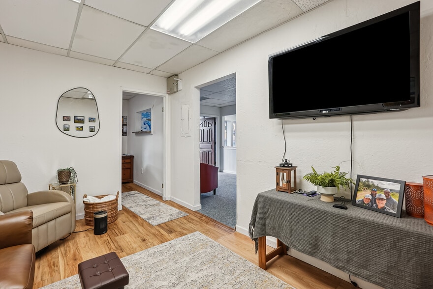 More Photos Of 165 Alabama Ave SE, Bandon Office Residential For Sale