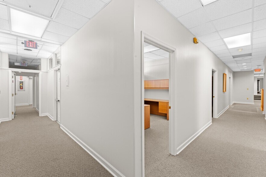 More Photos Of 1016 Everee Inn Rd, Griffin Business Park For Sale