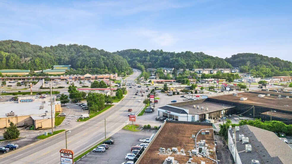 More Photos Of 165 Belle Forest Cir, Nashville Office For Sale