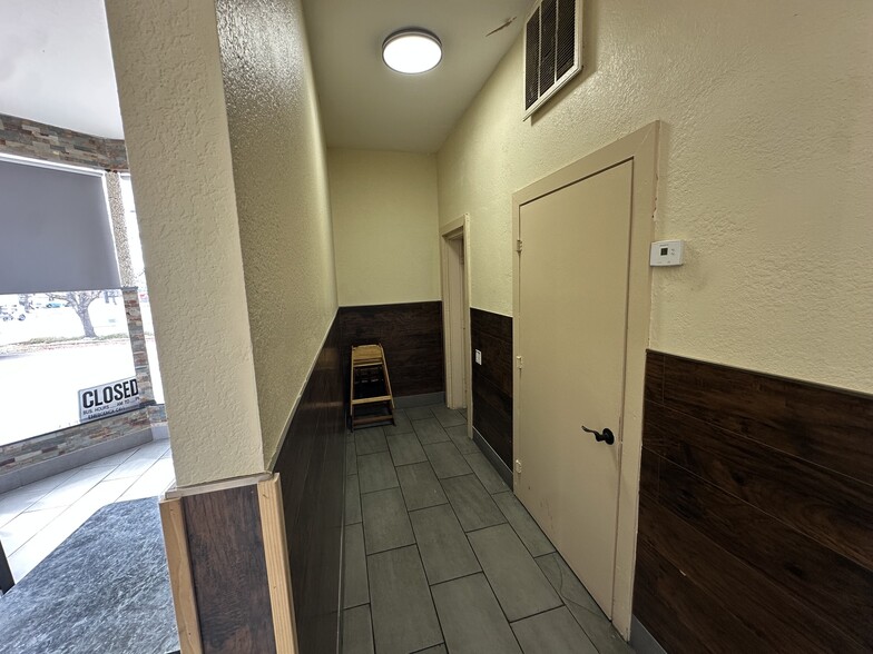 More Photos Of 1399 W Littleton Blvd, Littleton Restaurant For Sale