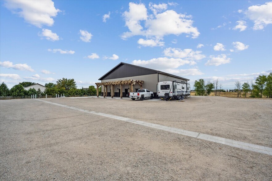 More Photos Of 15181 Shadow Wood St, Brighton Parking Garage For Lease