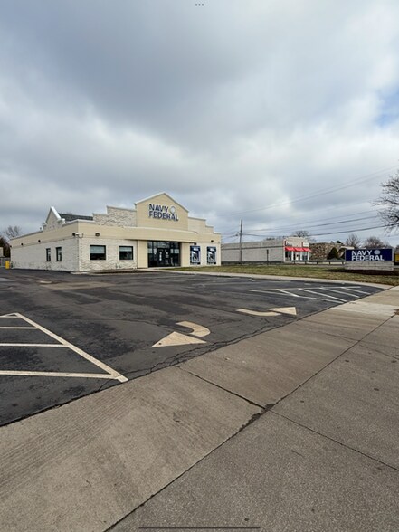 Primary Photo Of 5945 Mayfield Rd, Mayfield Heights Freestanding For Sale