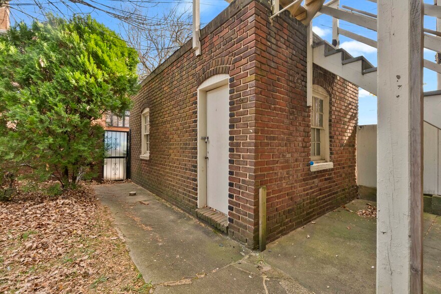 More Photos Of 2903 Saint Paul St, Baltimore Multifamily For Sale