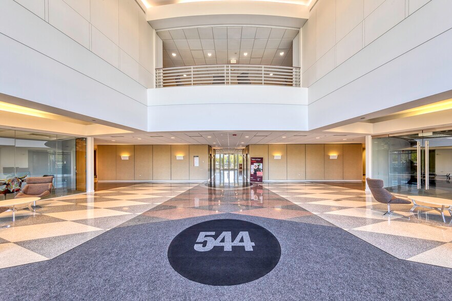 More Photos Of 544 Lakeview Pkwy, Vernon Hills Office For Lease