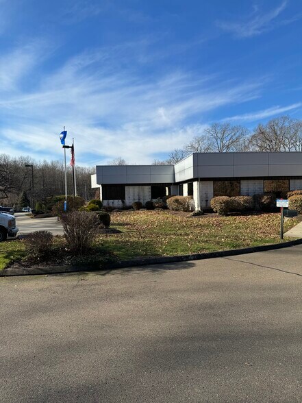 More Photos Of 175 Constitution Blvd S, Shelton Flex For Sale