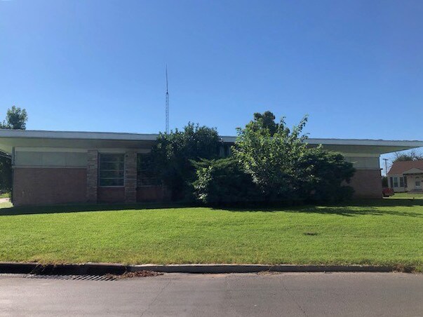 More Photos Of 801-809 NW Pershing Dr, Lawton Medical For Sale