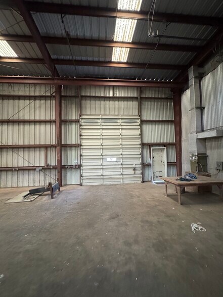 More Photos Of 2038 Saratoga Blvd, Corpus Christi Warehouse For Lease