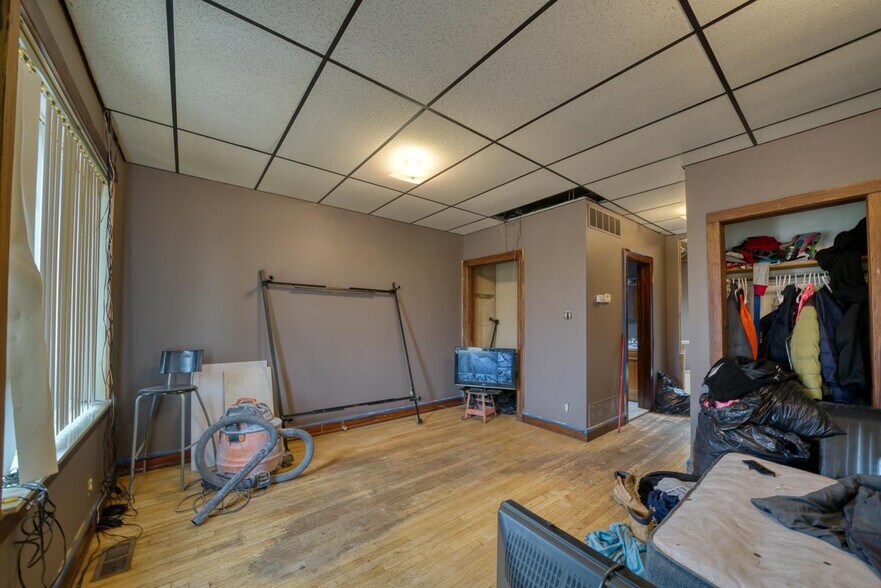 More Photos Of 10325 Cadieux Rd, Detroit Flex For Sale