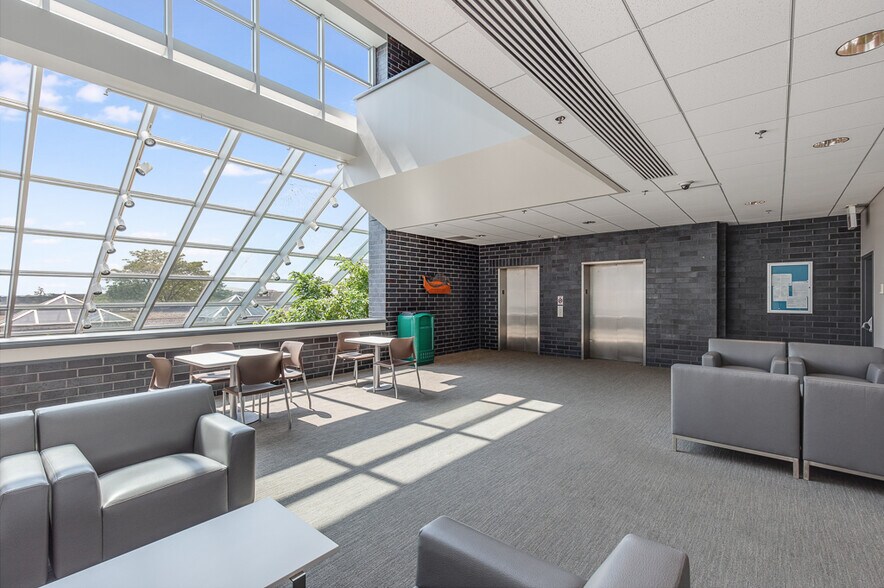 More Photos Of 85 Crystal Run Rd, Middletown Office For Lease