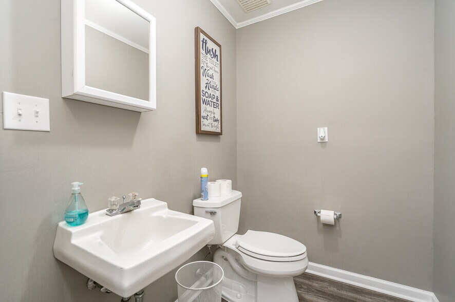 More Photos Of 1752 Country Club Rd, Gastonia Office Residential For Sale