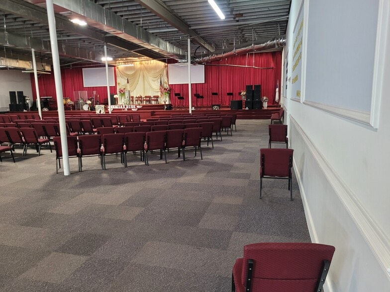 More Photos Of 1512 Garner Rd, Raleigh Warehouse For Lease