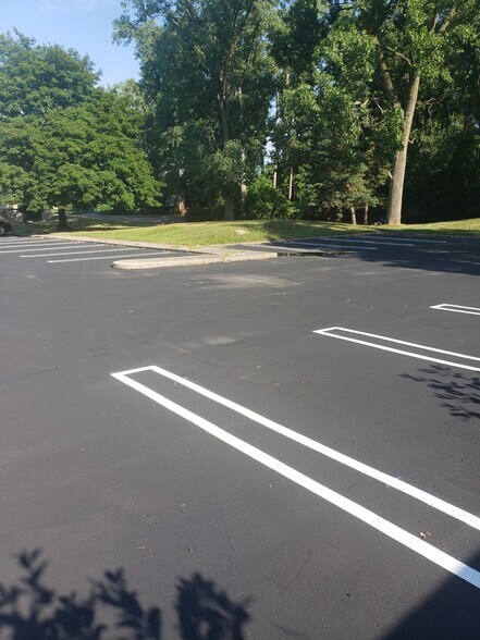 More Photos Of 24724 Lahser Rd, Southfield Office For Sale