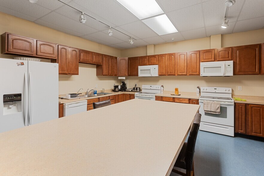 More Photos Of 2066 125th Ave NW, Watford City Industrial For Sale