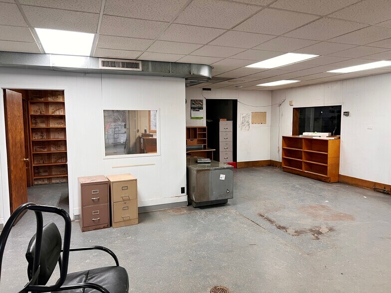 More Photos Of 22 Washington St, Brainerd Auto Dealership For Sale